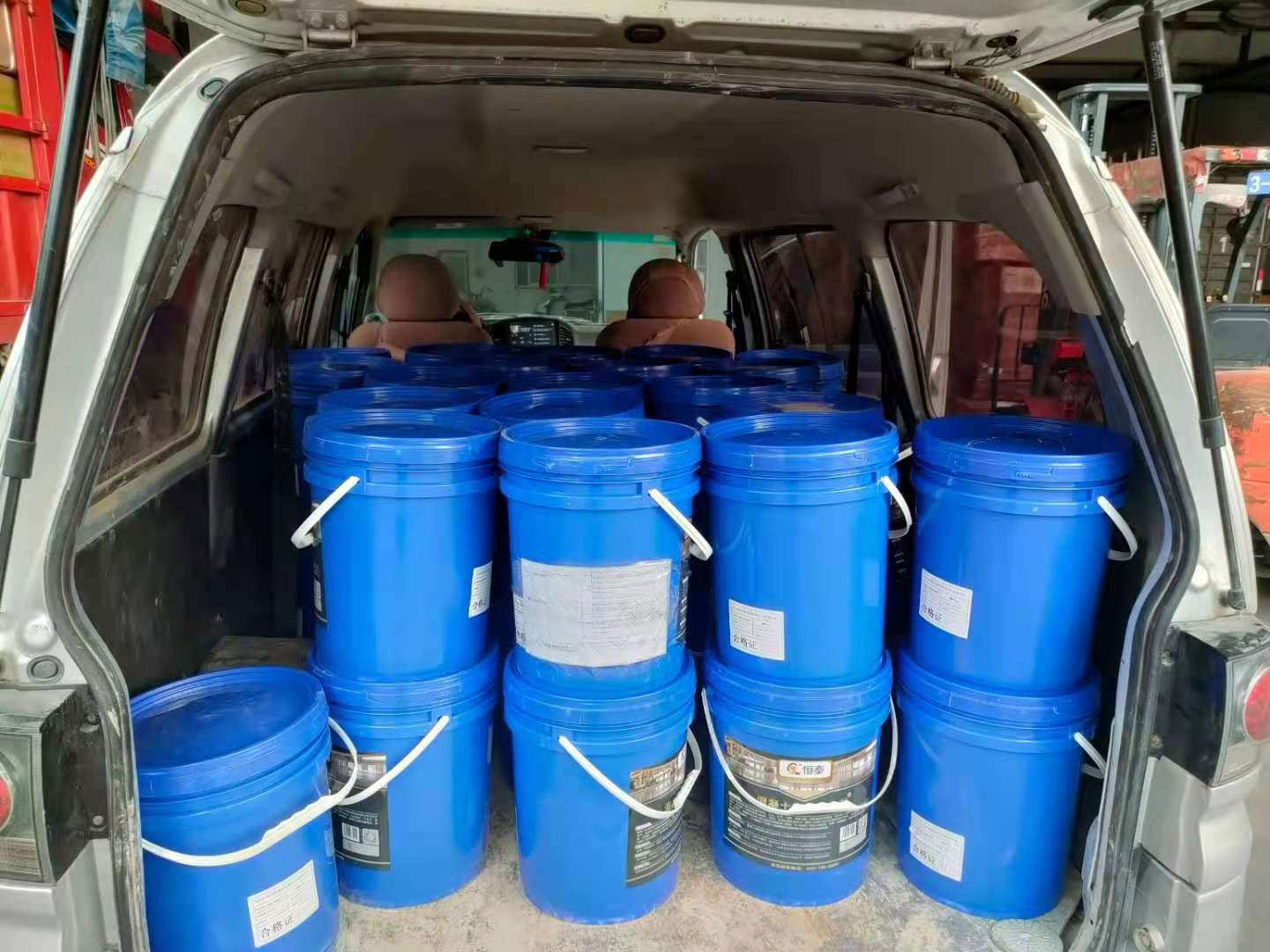 40桶水泥固化劑出貨，這就是實(shí)力！