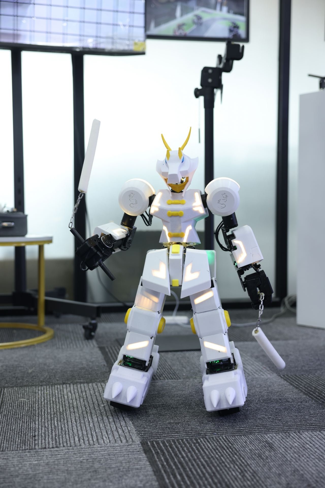 深圳良好創(chuàng)業(yè)環(huán)境讓格斗機(jī)器人打出“雙節(jié)棍”——訪工匠社科技創(chuàng)始人招俊健